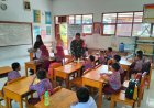 Pastikan Penyaluran Makanan Bergizi Tepat Waktu, Babinsa Lakukan Pendampingan di Sekolah