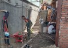 Tradisi Gotong Royong Tak Pudar, Babinsa Koramil 1401-02/Pamboang Jadi Motor Penggerak di Desa